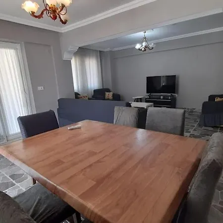 Апартаменты Four Two Bathrooms In The Center Of